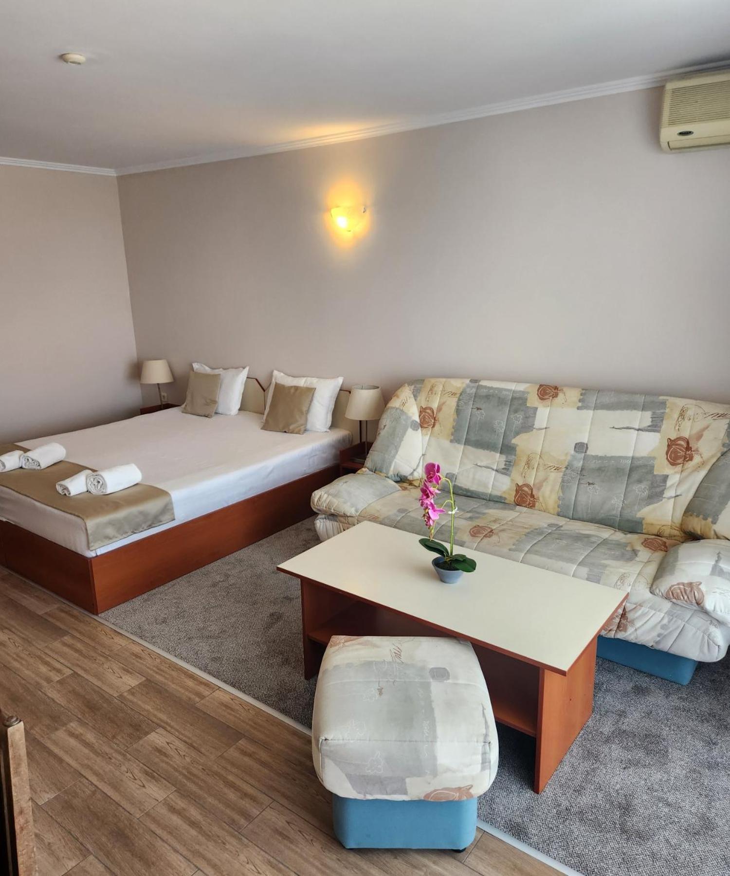 Mirana Family Hotel Burgas ภายนอก รูปภาพ